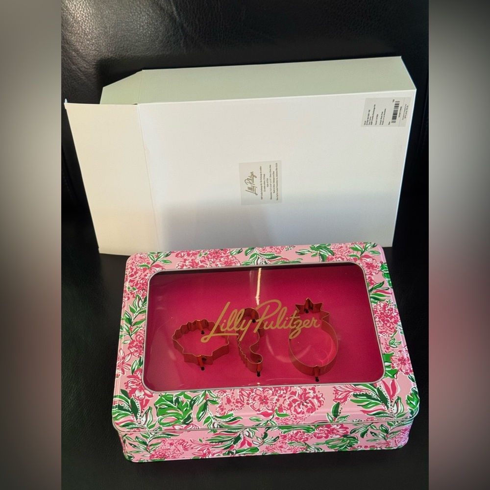 NEW cookie cutter kitchen baking set with metal tin storage box Lilly Pulitzer
